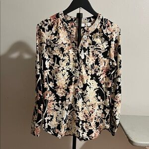 Elegant Floral Women's Blouse - Black and Cream very good condition, like new